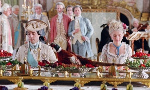 La corte di Luigi XVI e Maria Antonietta (dal film Marie Antoinette 2006)