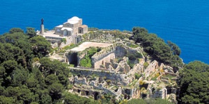 Resti di Villa Jovis, una delle residenze di Tiberio a Capri