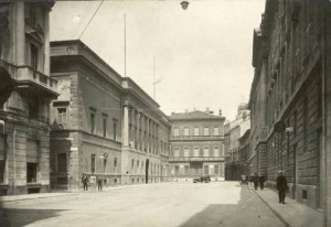 Una vecchia fotografia di Via Morone a Milano, dove abitò Alessandro Manzoni