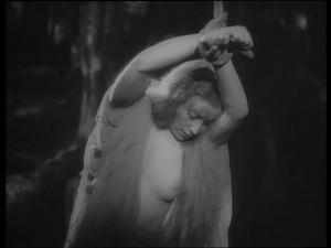 Vittoria Carpi nel film di Blasetti "La corona di ferro" (1941)