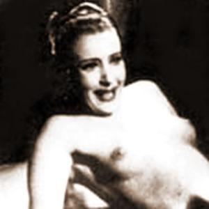 Clara Calamai nella famosa scena a seno nudo in "La cena delle beffe" (1941) di Alessandro Blasetti 