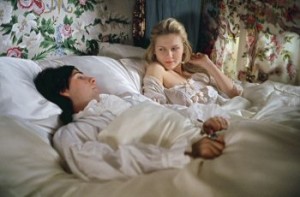 La prima notte di nozze tra Maria Antonietta e il Delfino nel film "Marie Antoinette"
