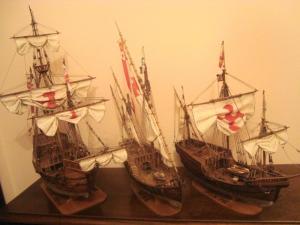 Modellini delle caravelle di Cristoforo Colombo, tra cui quello della Santa Maria