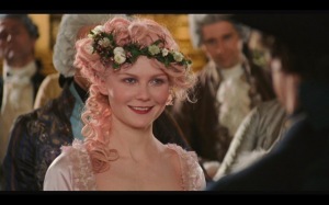 Una scena tratta dal film "Marie Antoinette". La regina amava molto il "faraone", un gioco di carte