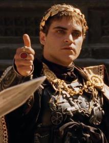 Joaquin Phoenix interprata Commodo nel "Il gladiatore". I senatori romani soprannominarono Commodo "Imperatore gladiatore" in segno di disprezzo