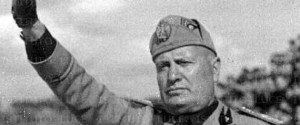 Benito Mussolini. Fu lui a pronunciare la famosa frase "nudi alla meta"