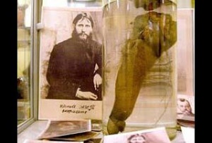 I genitali di Rasputin conservati all'interno di una teca presso il Museo erotico di San Pietroburgo