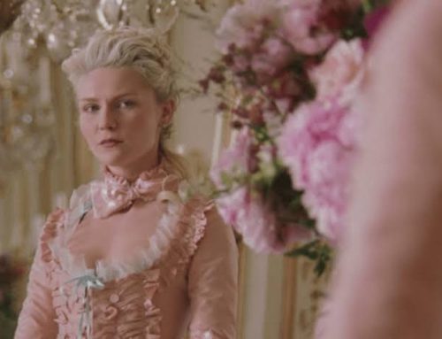 “Marie Antoinette” di Sofia Coppola compie vent’anni e una mostra a Versailles celebra il film. Ecco tutto quello che c’è da sapere